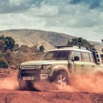 İzmir'in Taşrasından Şehir Merkezine: Land Rover Defender'ın Macerası