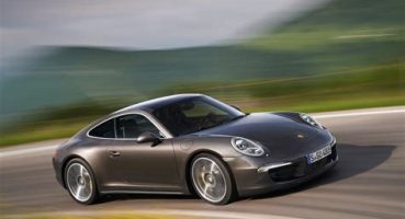Porsche 911 Carrera 4S: Efsanevi Spor Arabada Modernizm