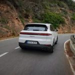 Porsche Cayenne Hybrid: Lüks SUV’larda Tasarruf ve Güç