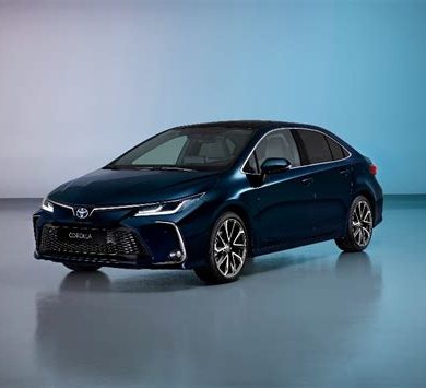 Toyota Camry: Hibrit Teknolojisi ile Sürekli Yenilenen Performans