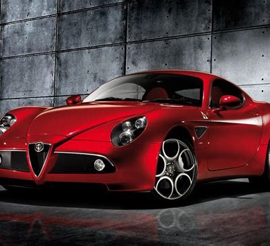 Alfa Romeo 8C Competizione: Duygusal Performans ve Tasarım