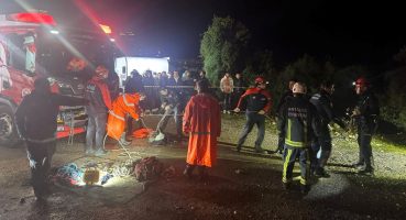 Antalya’da falezlerden denize otomobil düştü