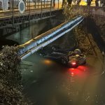 Düzce'de dereye yuvarlanan otomobildeki 2 kişi yaralandı
