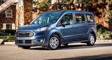 Ford Tourneo: Aileler İçin Modern Minivan Çözümü