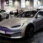 Tesla'nın değeri 1 trilyon doların altına indi