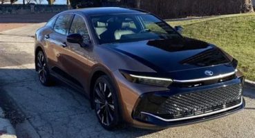 Toyota Crown 2025: Yeni Nesil Lüks ve Hibrit Performansı