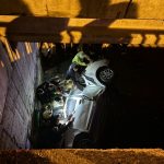 Ümraniye'de 10 metre yüksekten düşen otomobilin sürücüsü kurtuldu
