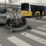 Belediye otobüsü ile otomobil çarpıştı