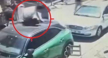 Deprem anında otomobilin üstüne atladı, o anları anlattı: “Havada uyandım”