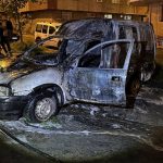 Park halindeki araç alev alev yandı