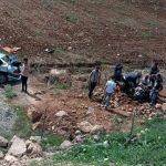 Şarampole yuvarlanan otomobildeki üç kişi yaralandı