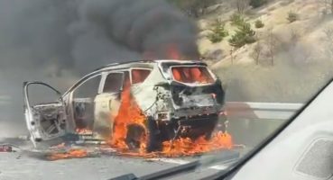TEM Otoyolu’nda otomobil alev alev yandı