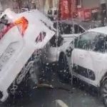 Esenyurt'ta feci kaza: Otomobil park halindeki aracın üzerine uçtu