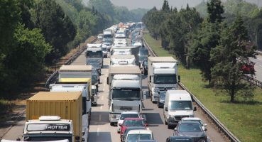 Kontrolden çıkan TIR trafiği felç etti: Uzun kuyruklar oluştu