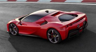 Ferrari SF90 Stradale 2025: Hibrid Canavar Güncellendi