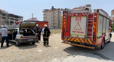 Park halindeki otomobil alev aldı