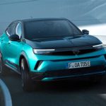 2025 Opel Mokka-e: Elektrikli B-SUV’de Yenilenen Performans