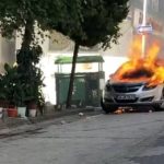Park halindeki otomobil alev alev yandı