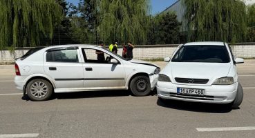 2 otomobil çarpıştı : 2 yaralı