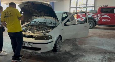 AVM otoparkında otomobil yangını