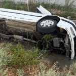 Hatay'da otomobil sulama kanalına uçtu