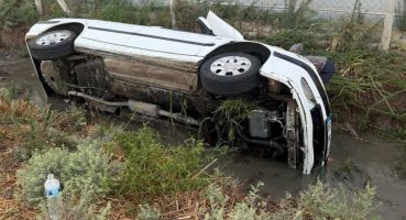 Hatay’da otomobil sulama kanalına uçtu
