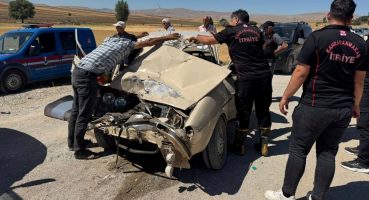 Kahramanmaraş’ta kamyonet ile otomobil çarpıştı