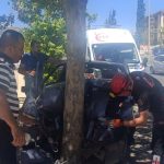 Otomobil ağaca çarptı, sürücü yaralandı