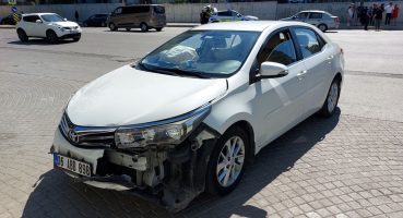 Samsun’da otomobil kamyonla çarpıştı : 3 yaralı