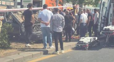 Sürücüsünün kontrolünden çıktı, refüje devrildi: Ankara’da trafik kazası