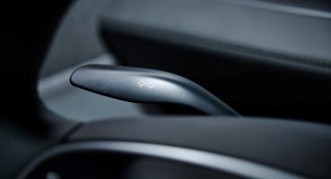 Tesla’dan sinyal kolunu parayla satıyor