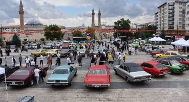 Sivas’ta klasik otomobil fuarı açıldı