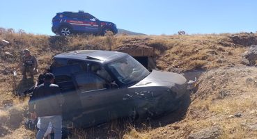 Muş’ta takla atan araç şarampole uçtu: 3 yaralı