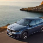 BMW, genç alıcılara hitap etmek için geleneksel kontrollerden uzaklaşıyor