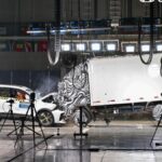 Otomobille kamyonu çarpışma testine çıkardılar