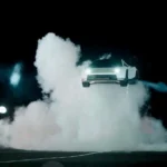 Tesla'nın arabası uçuyor, hissesi düşüyor